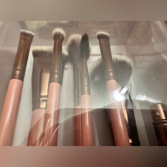 Luxie Complete Face Set of brushes - brand new! - Picture 2 of 5